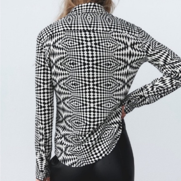 Women’s Zara Knit button up top . Size Small - Picture 2 of 6